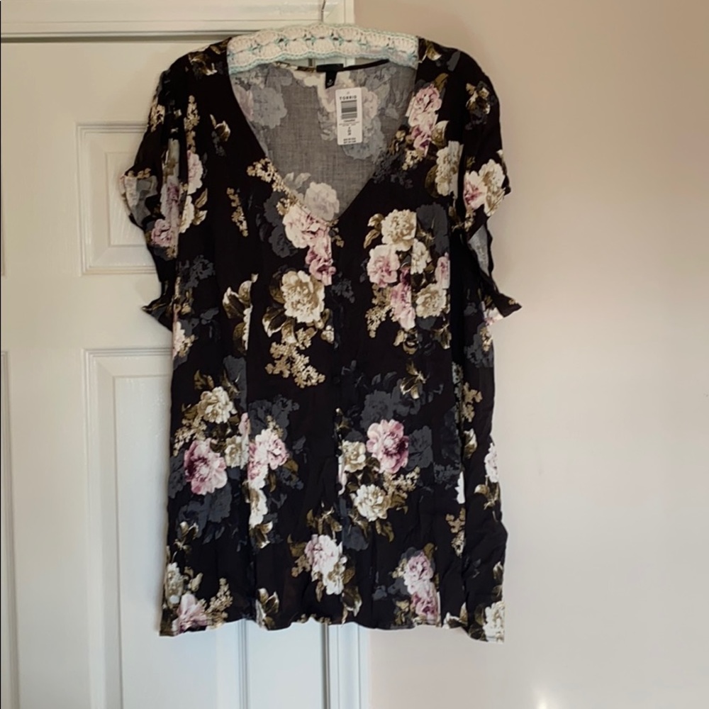 BNWT Torrid black floral/corset back blouse Size 5